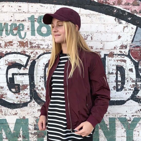 Burgundy corduroy Women’s cap - Picture 3 of 4